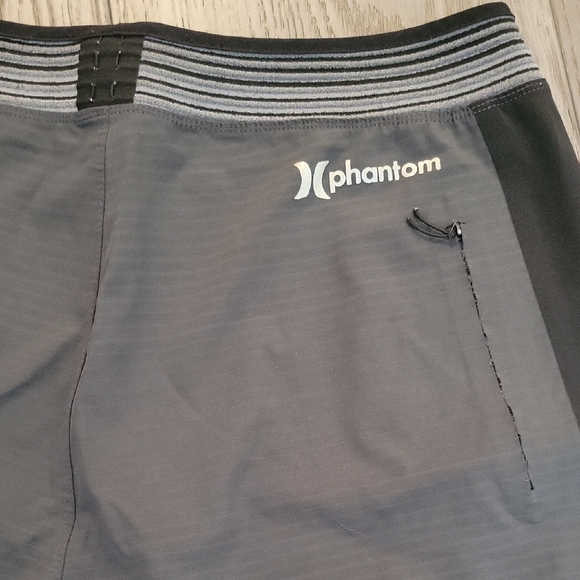 Hurley Phantom and Nike Collaboration with DRI-FIT and Stretch - Picture 4 of 12